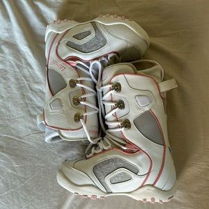 womens snowboarding boots